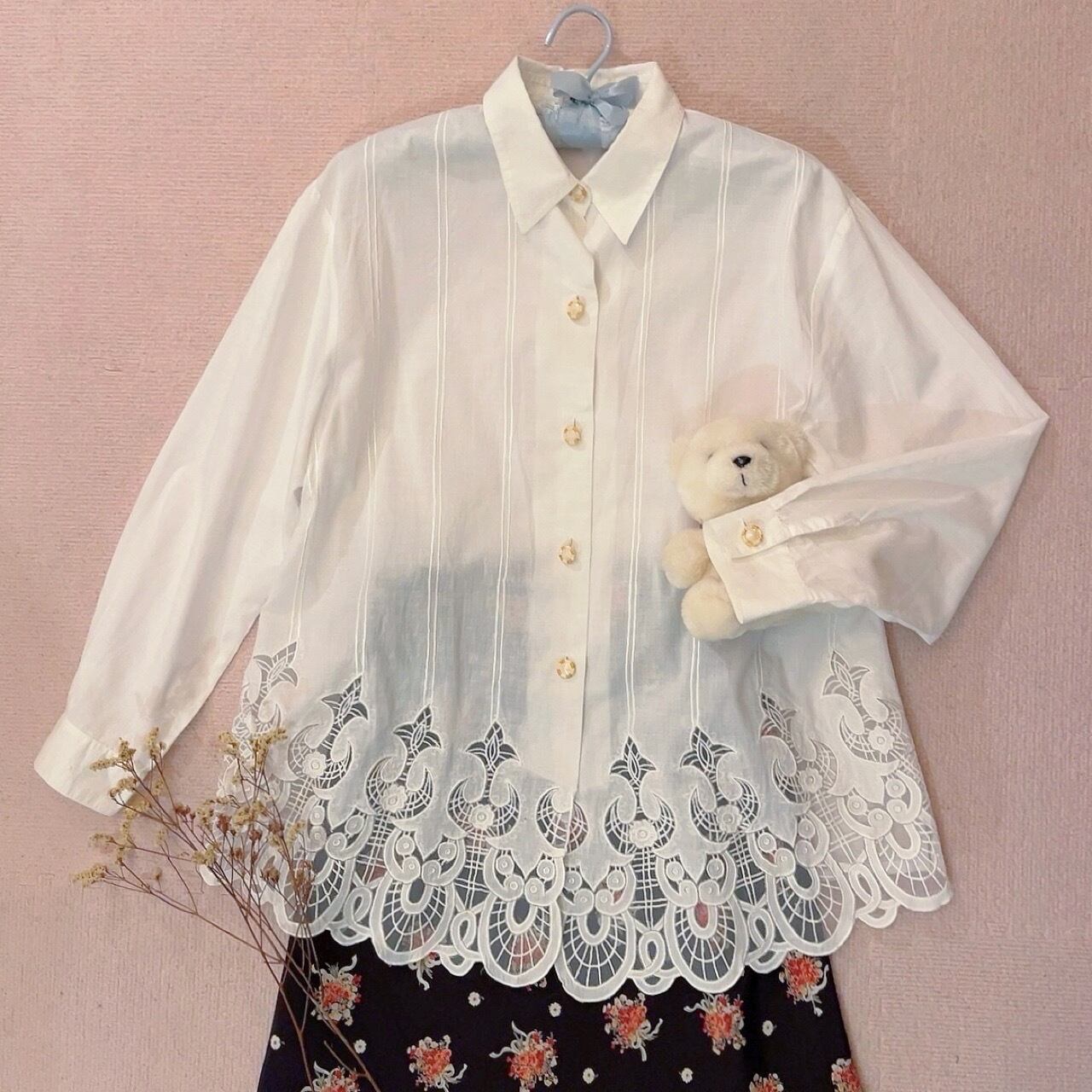 gold button hem lace blouse