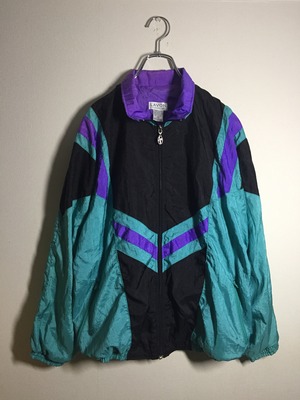 ナイロンジャケット スポーツテイスト