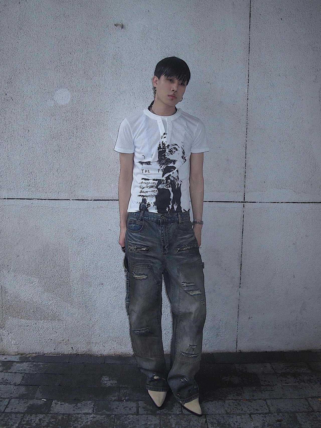 【TH4SWE】Layered V-Neck Graphic T-Shirt