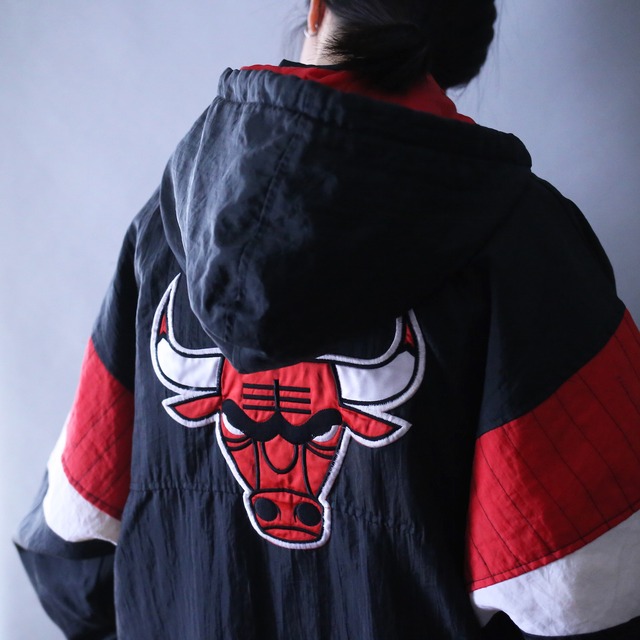 "STARTER×BULLS" over silhouette good coloring anorak parka