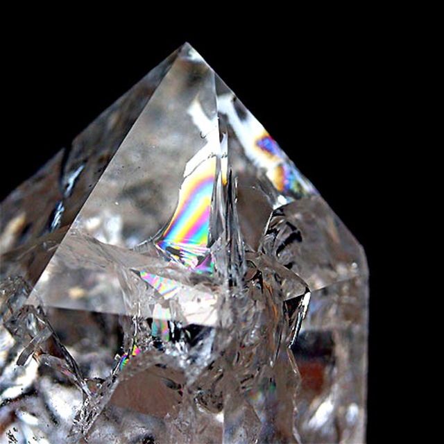 〔D423-2〕高品質 ブラジル ディアマンティーナ産　アイリスクォーツ レインボークラック水晶 虹入り ポイント 六角柱【メール便不可】