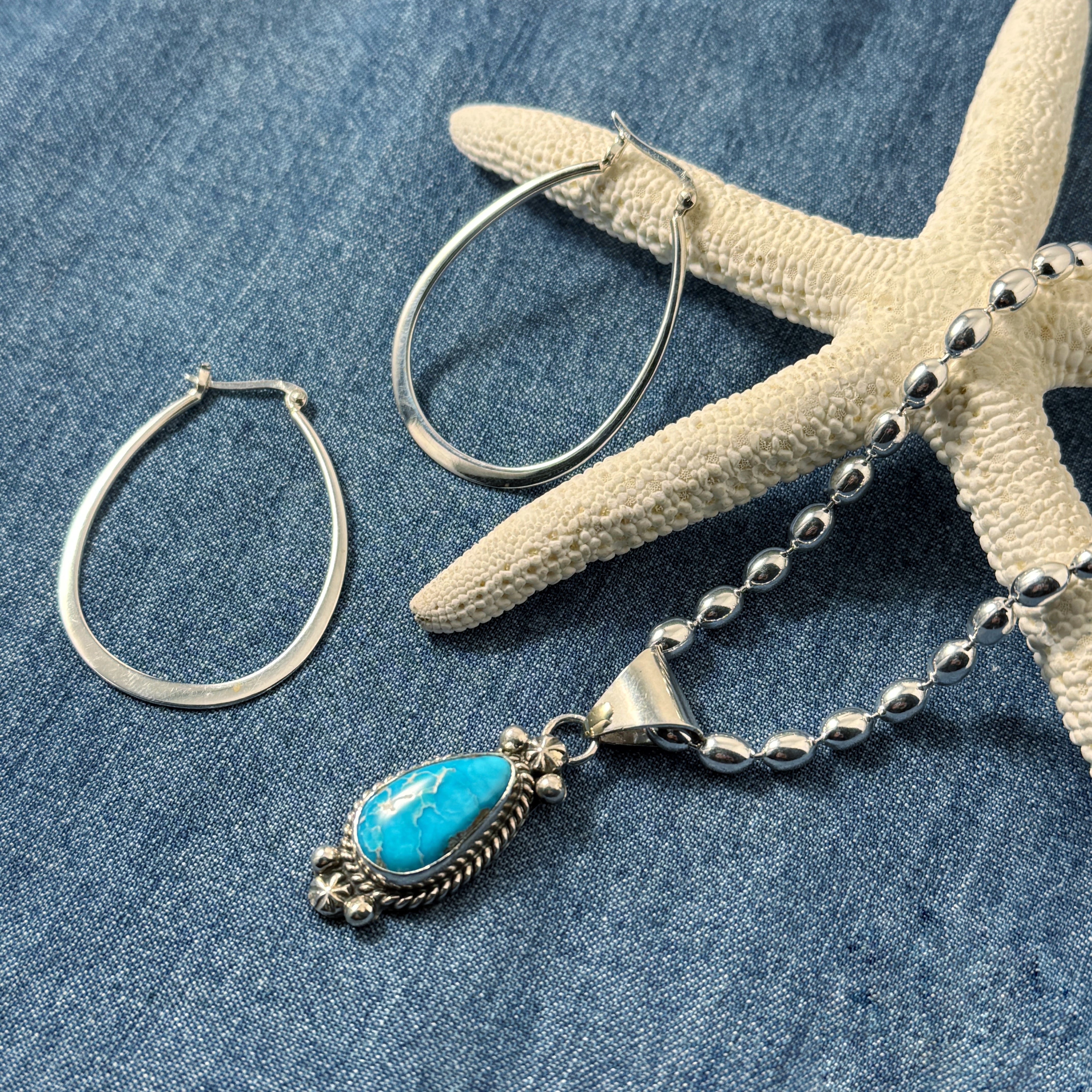 Indian Jewelry 》ROBERT MARTINEZ キングマン ターコイズ ペンダント