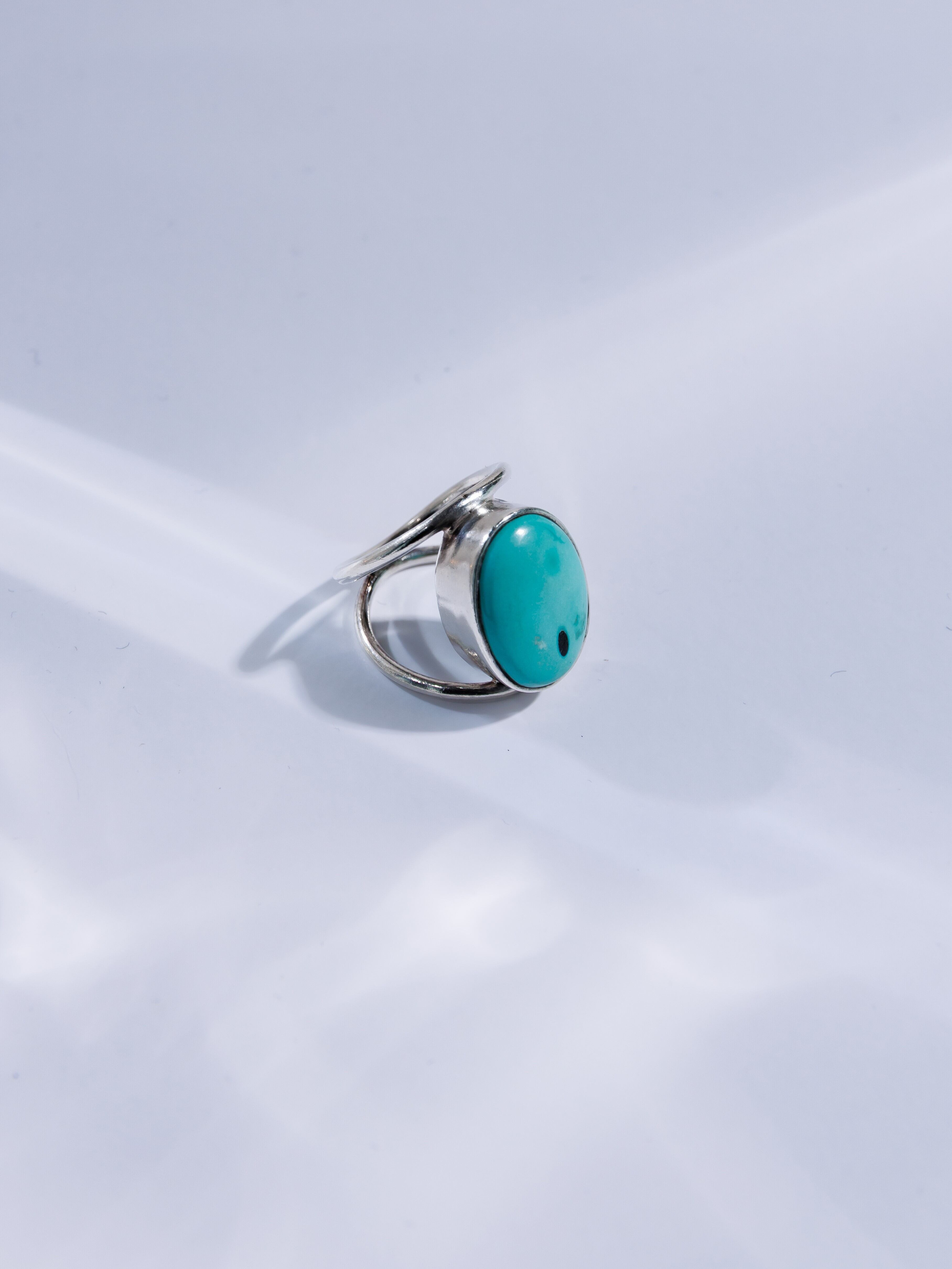 Vintage sterling silver oval modern turquoise ring