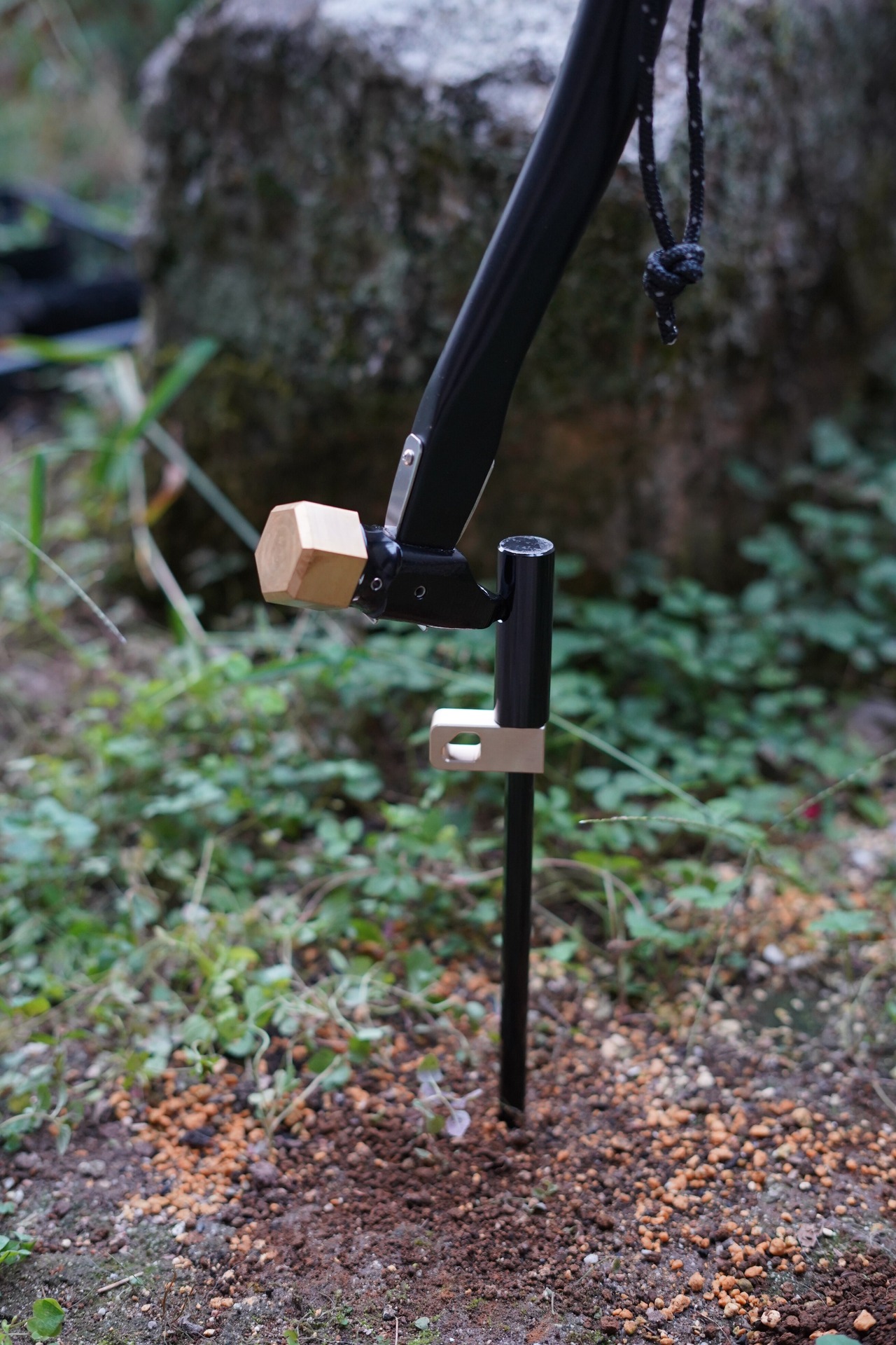 ドッグスタ－ズペグ【真鍮ﾌﾟﾚ-ﾄVer.】　リード部が360度回転し、絡みにくい