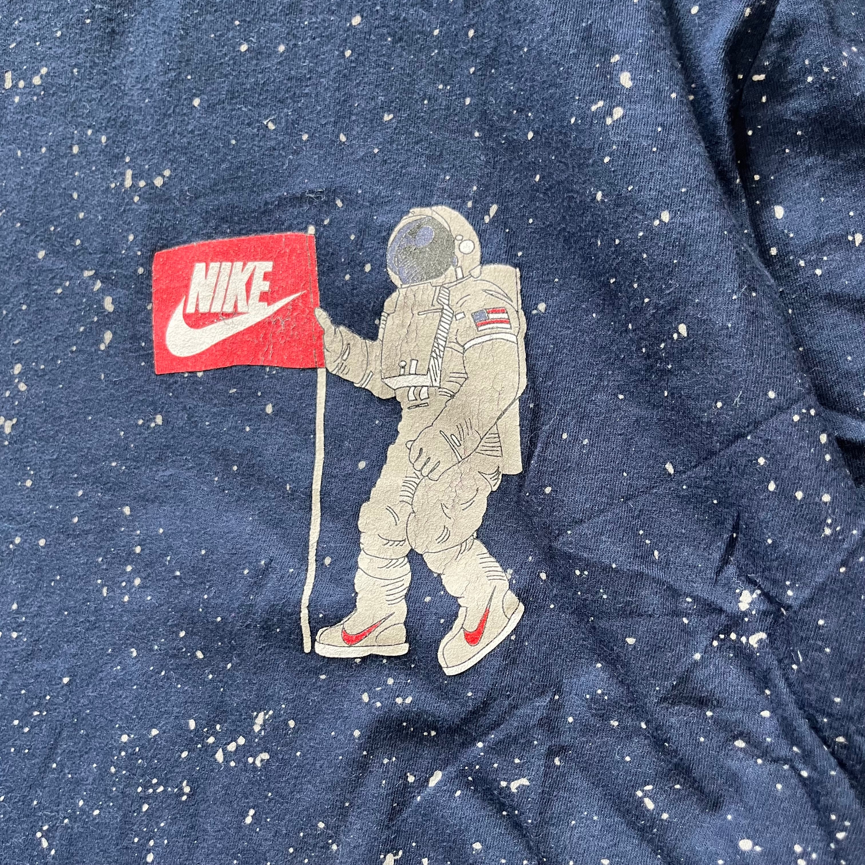 NIKE ナイキ　Tシャツ　メンズ　宇宙飛行士 月面着陸デザイン NIKE ナイキ Tシャツ メンズ 宇宙飛行士 月面着陸デザイン