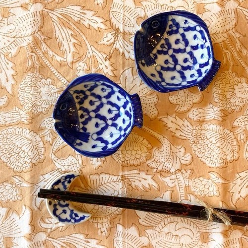 タイ　青白陶器　パイナップル柄魚小皿　タイ料理　アジアン料理　民芸品　中皿　ブルー＆ホワイト　豆皿　陶磁器　