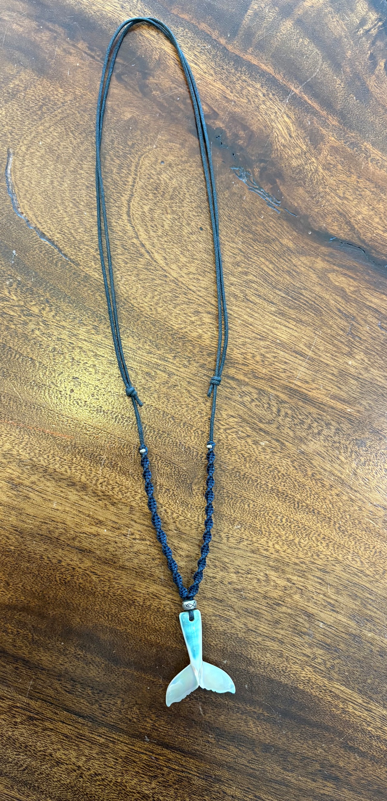 夜光貝テール紐ペンダント