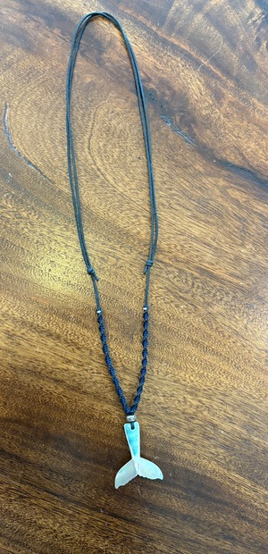 夜光貝テール紐ペンダント