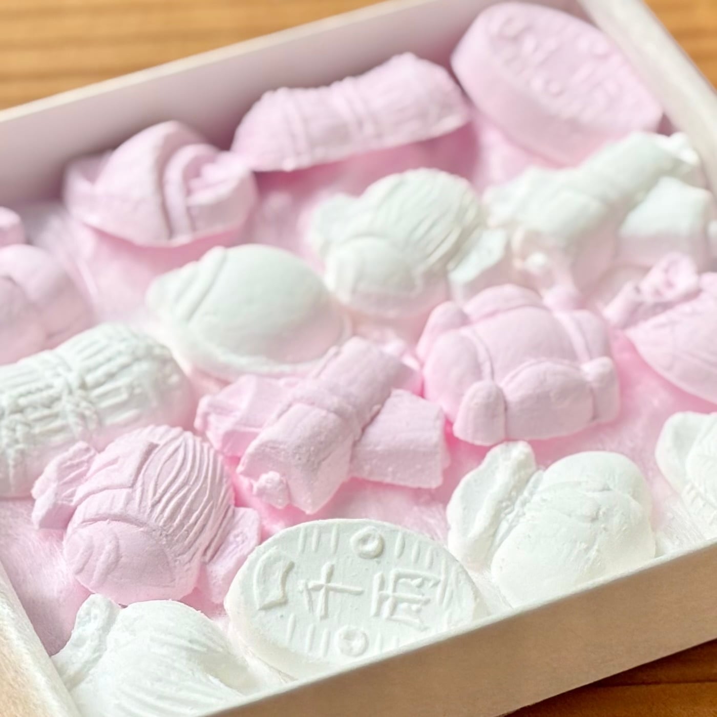 別注品 干菓子器 吉祥紋 宝づくし 菓子器 桝　節分 宝尽くし 32個入 | 【亀屋則克オンラインショップ】