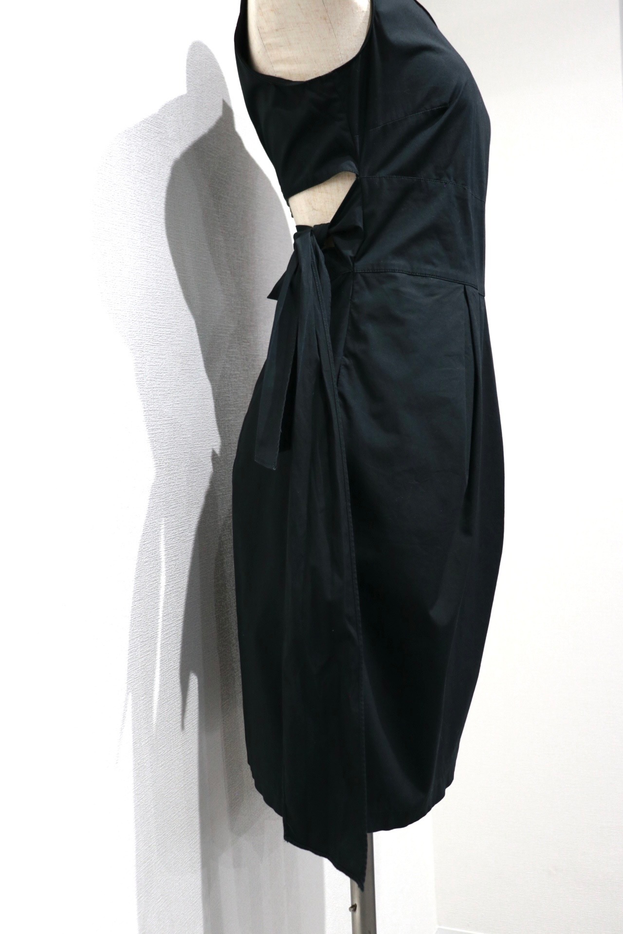 Back design black dress