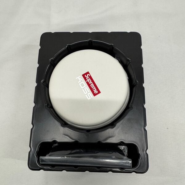 Supreme/シュプリーム【23AW】KOSS Porta Pro Optic White/コス ポルタ