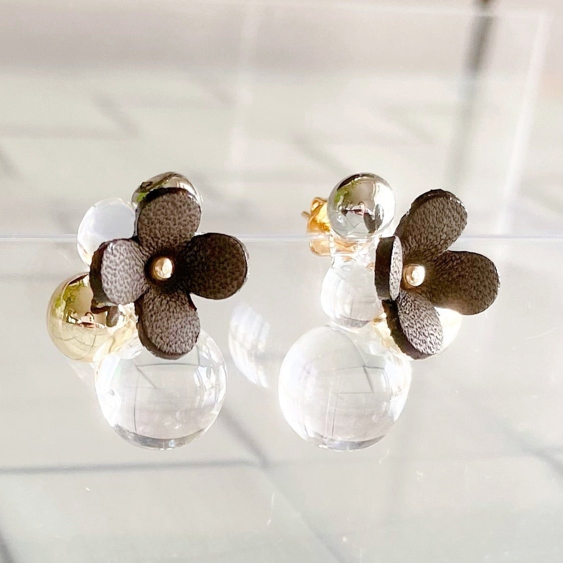My spice》カランコエ革花 パール クリアドロップのピアス（花色 