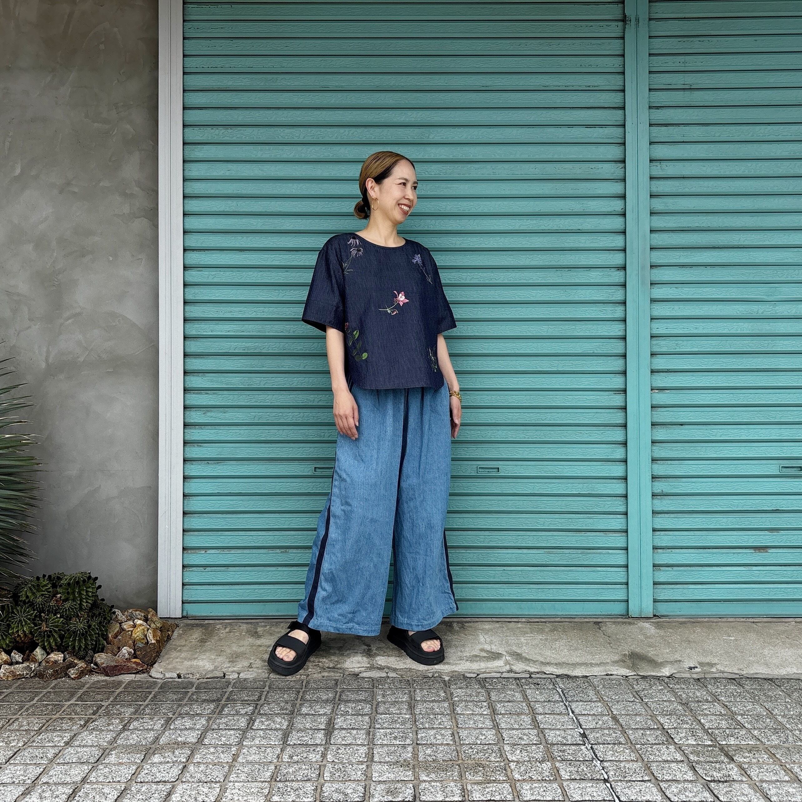 【Botanical Garden Denim / T-Blouse】 Indigo