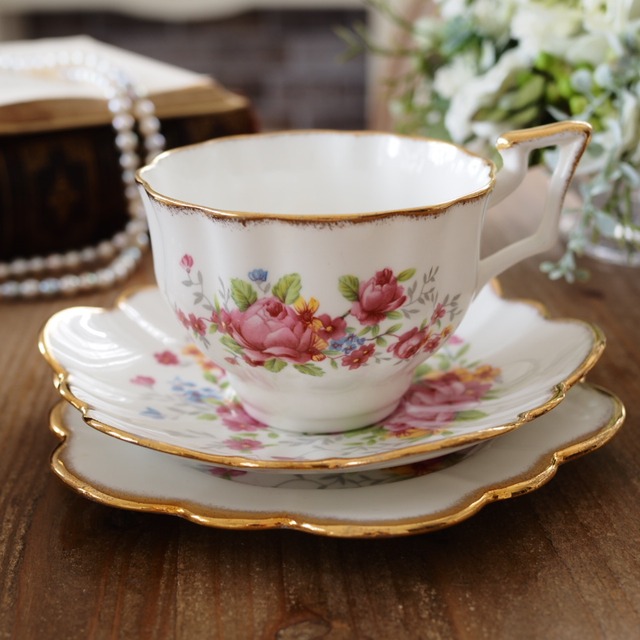 Salisbury Floral｜ソールズベリー 鮮やかな花柄のトリオ C gallery image 1