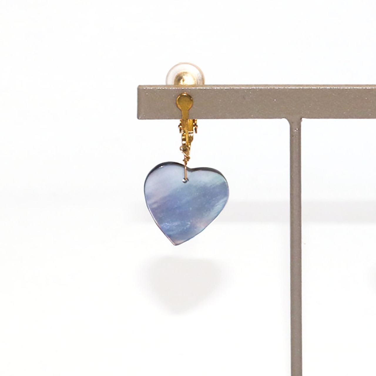 クールな印象かつ大人可愛いアイテム！黒蝶貝 ハート シェル イヤリング＆ピアス sl3_5_200710te04