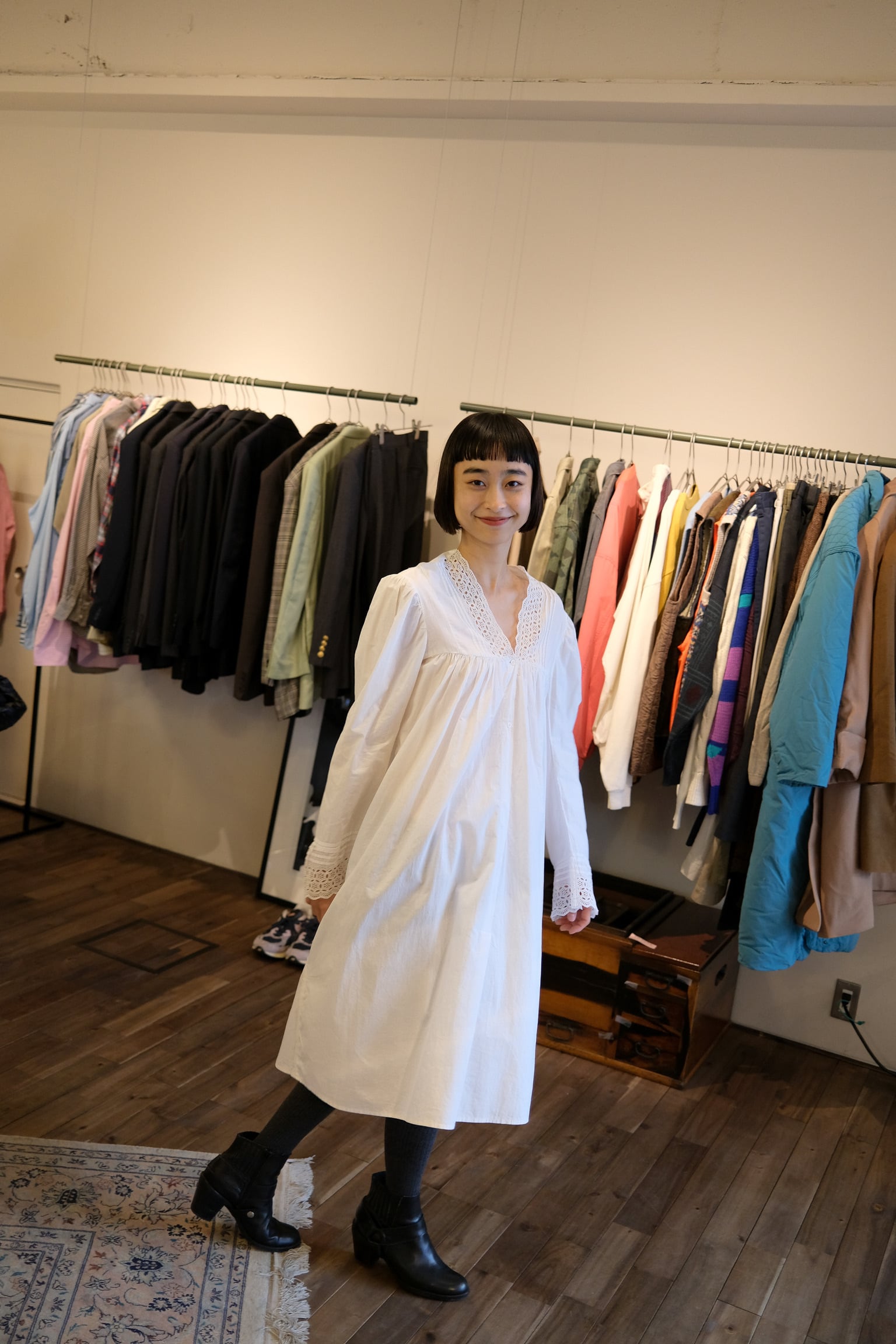 ホワイトレーススモッグドレス