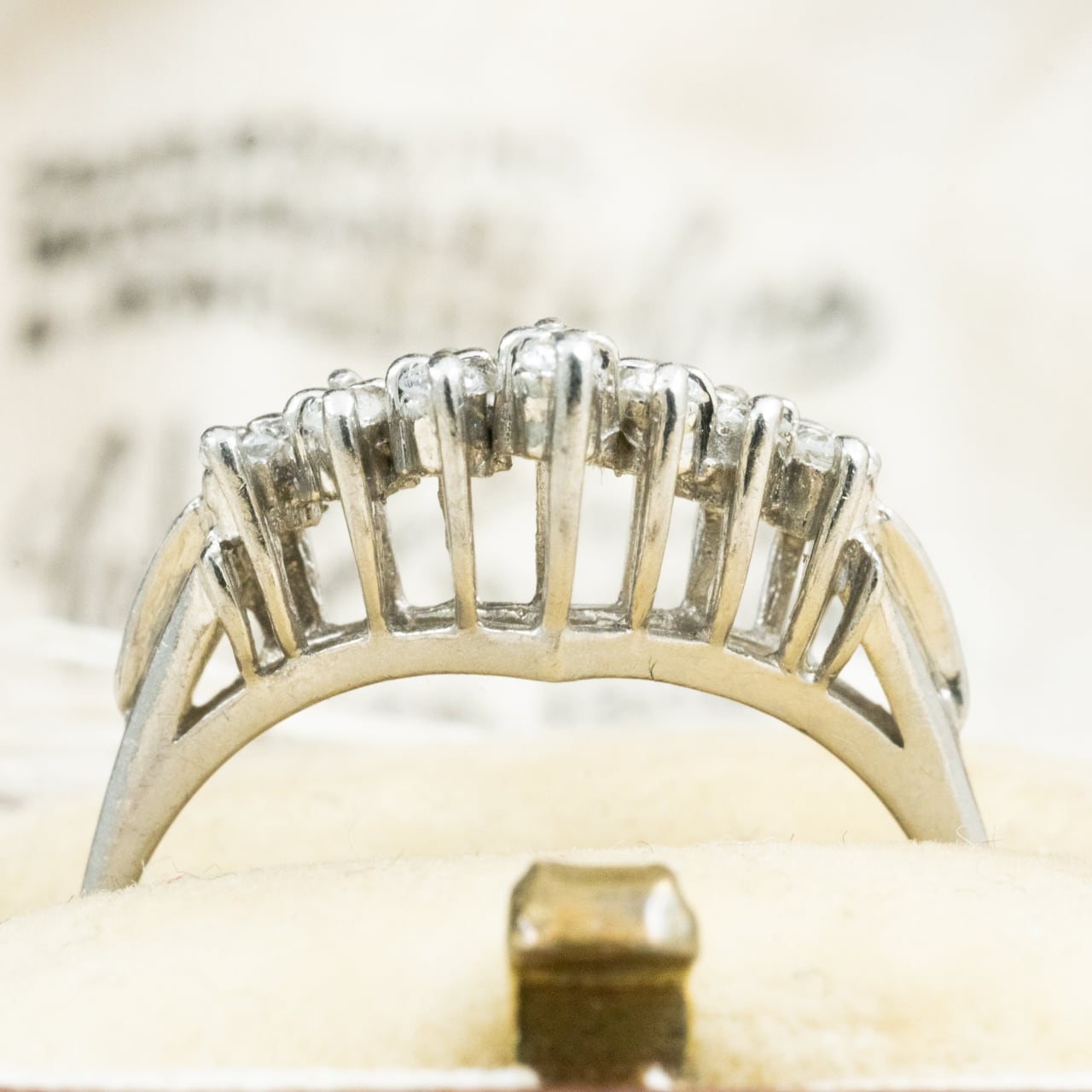 日本の作品】昭和レトロ ヴィンテージジュエリー V字 デザイン リング