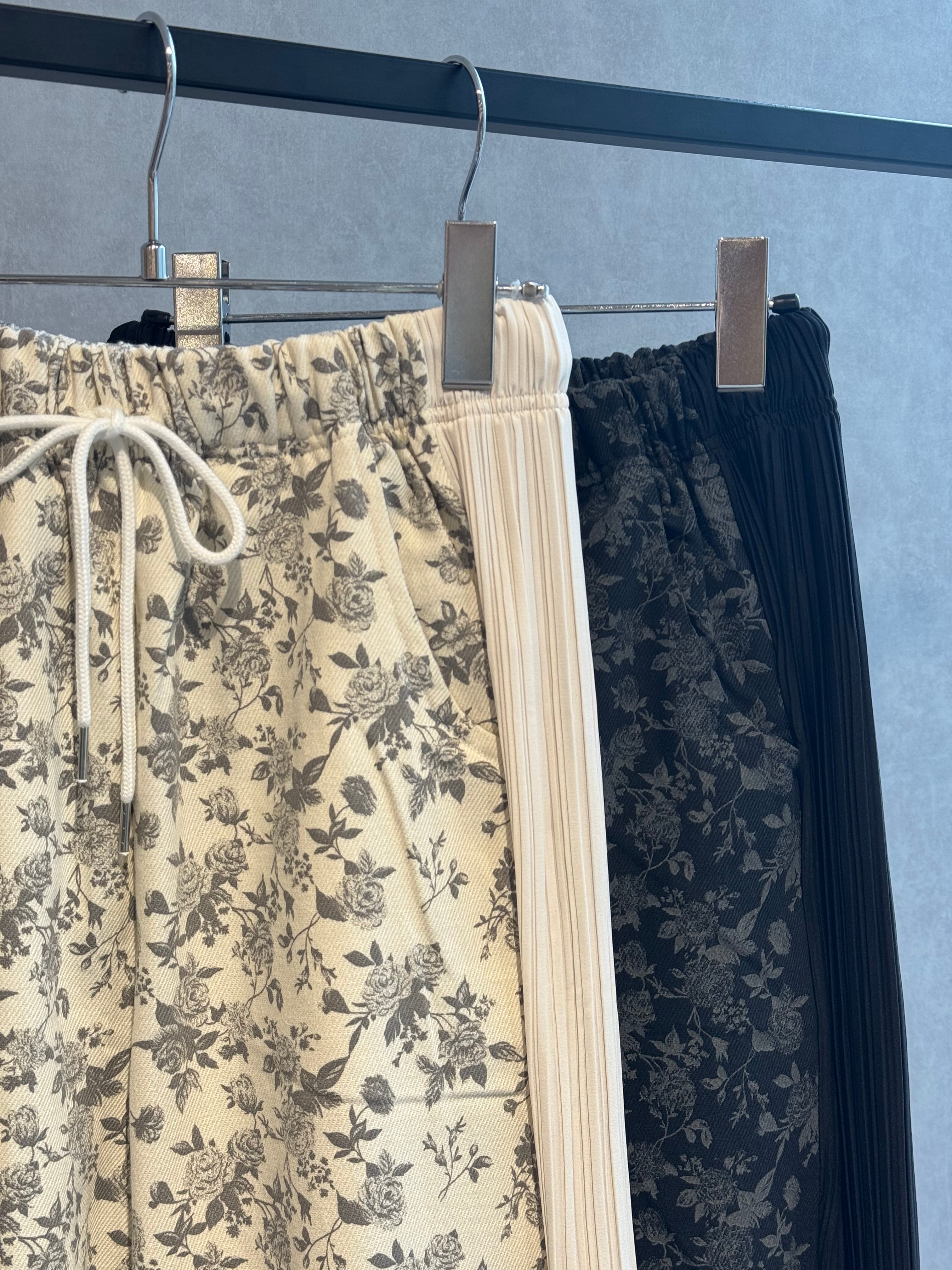 side pleats docking pants