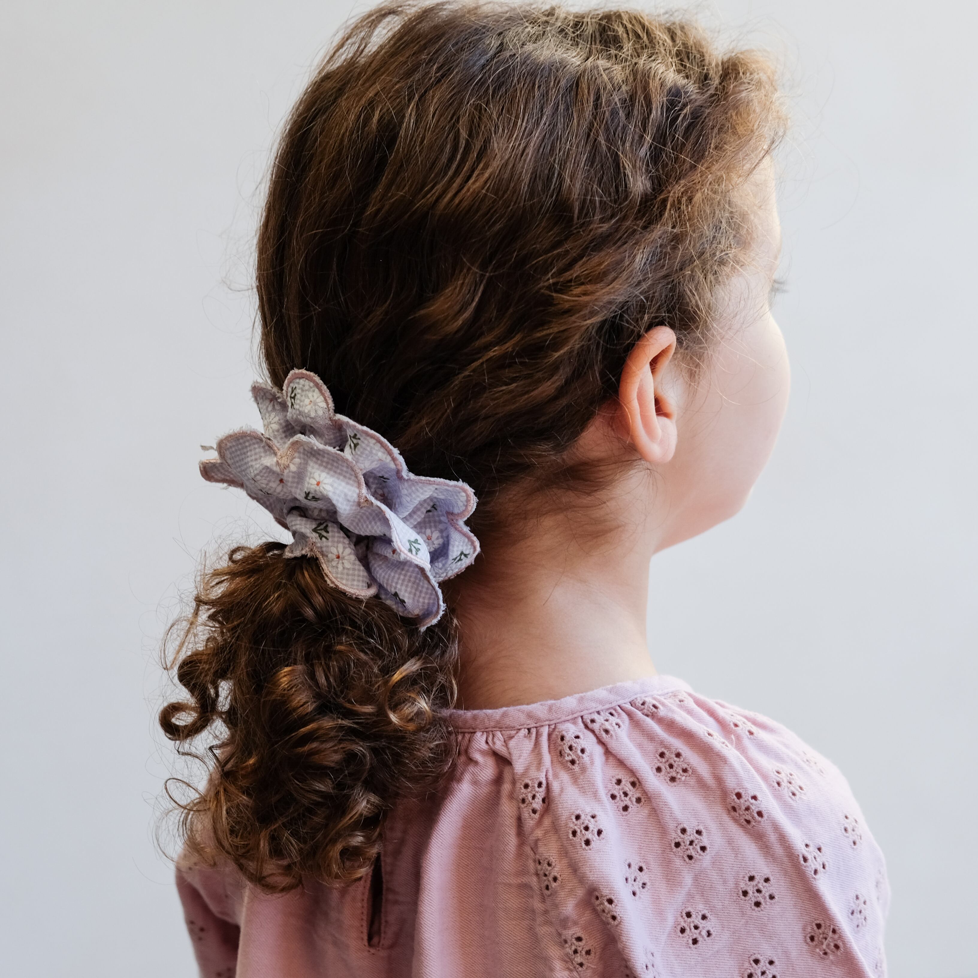 SCALLOPED FLORAL SCRUNCHIE_162011 10