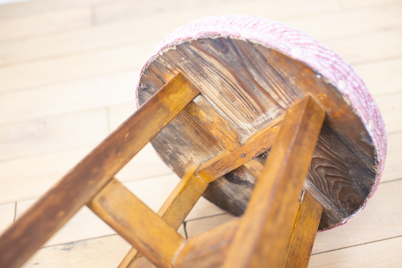 GOOD LUCK CHAIR 005