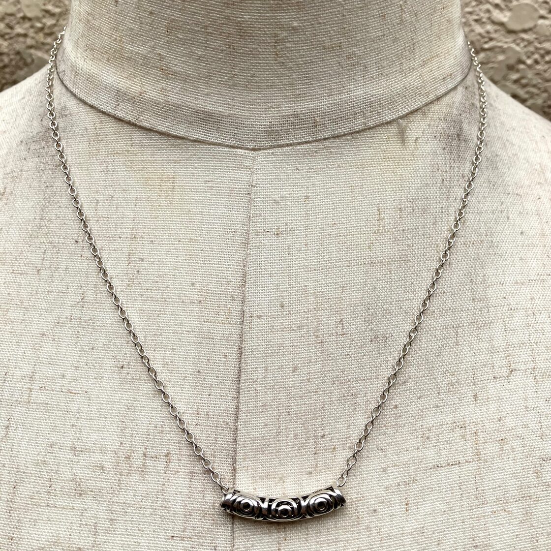 美品✨ジバンシィリボンチャーム＆パールレディースネックレス_254 