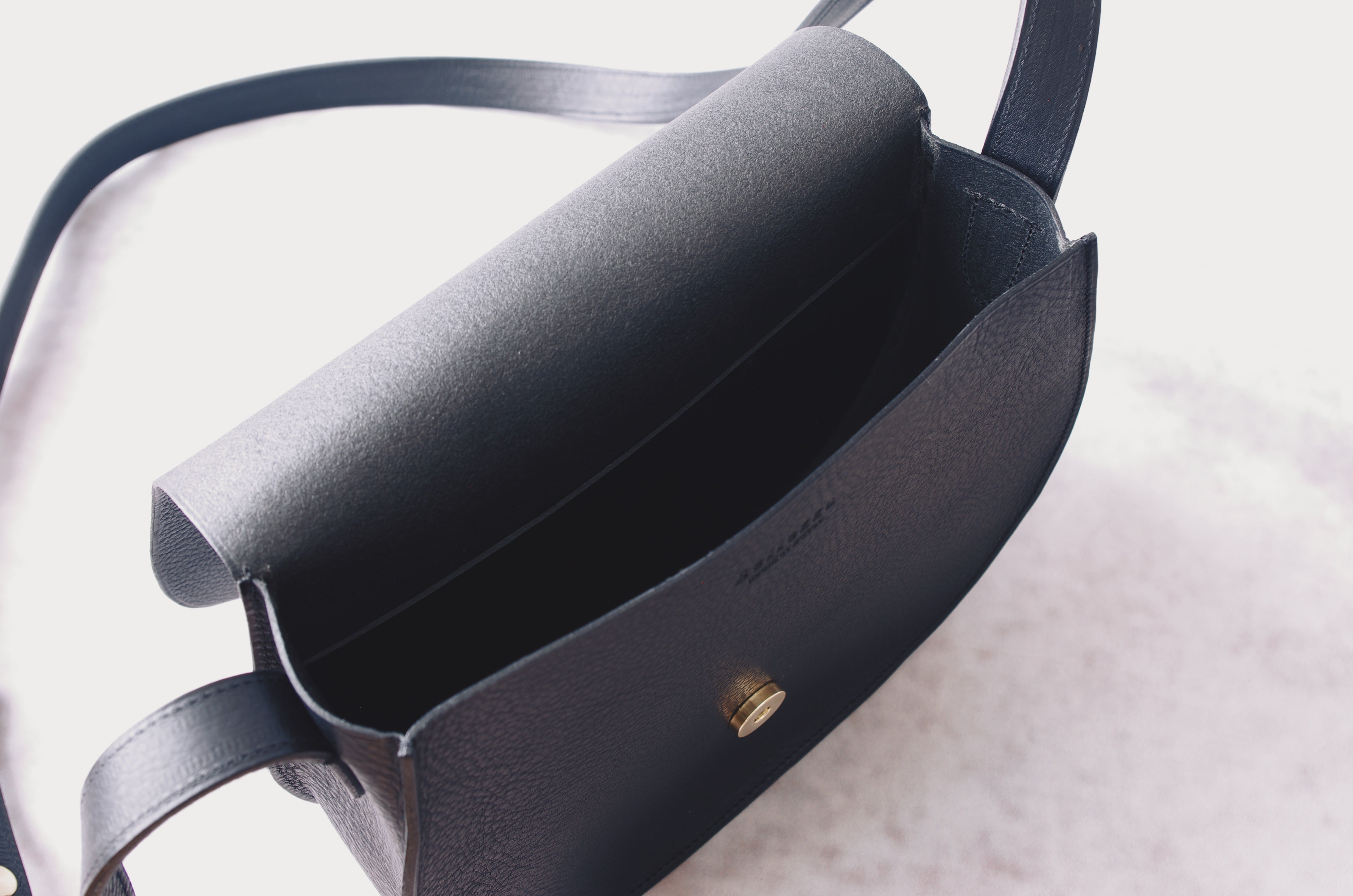 ラウンドショルダーバッグ】ショルダーバッグ 斜め掛け 肩掛け ラージ