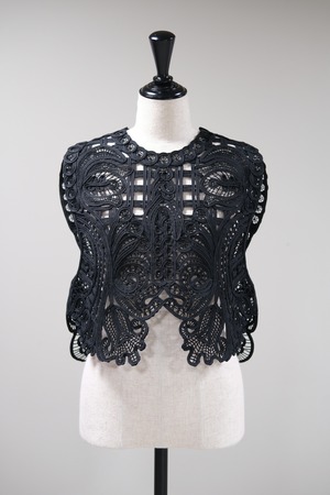 【Mame Kurogouchi】Cord Embroidery Vest - black -
