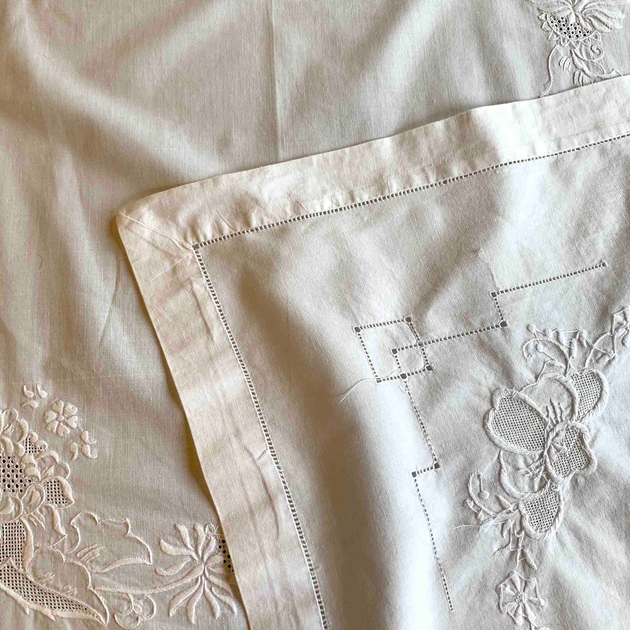 テーブルクロス 大判フレンチリネン 白糸刺繍