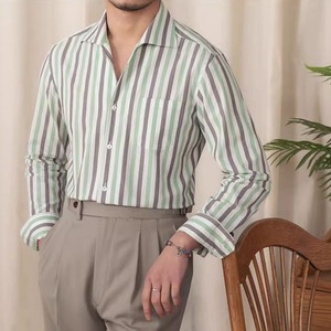 ビジネスカジュアルスタイル　上品なストライプ柄シャツ　SH014