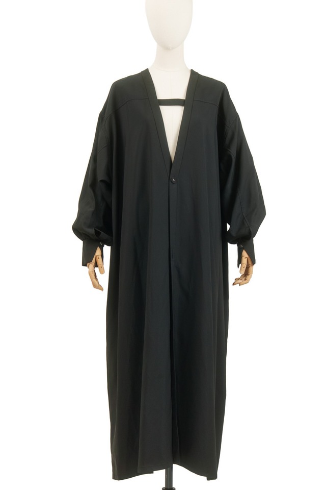 GATHERED-SLEEVE LIGHTWEIGHT GOWN / BLK