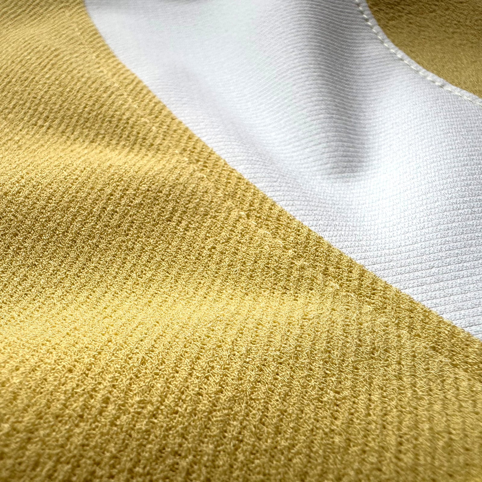 COLLEGE LOGO MOCK NECK FOOTBALL SHIRT -YELLOW- | 8G SHOOT WEBSTORE