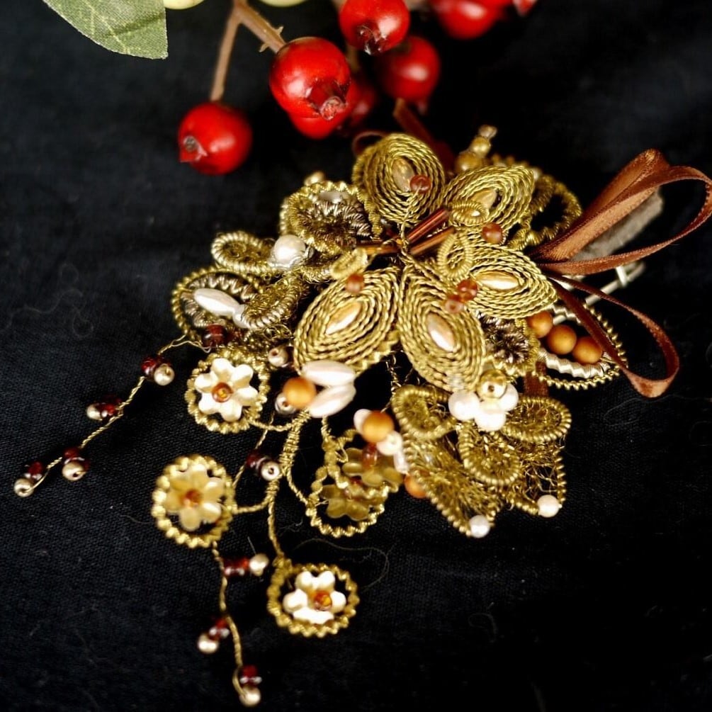 ブリヨンとパール ゴールドとブラウン ゲビンデブローチ | こりすの