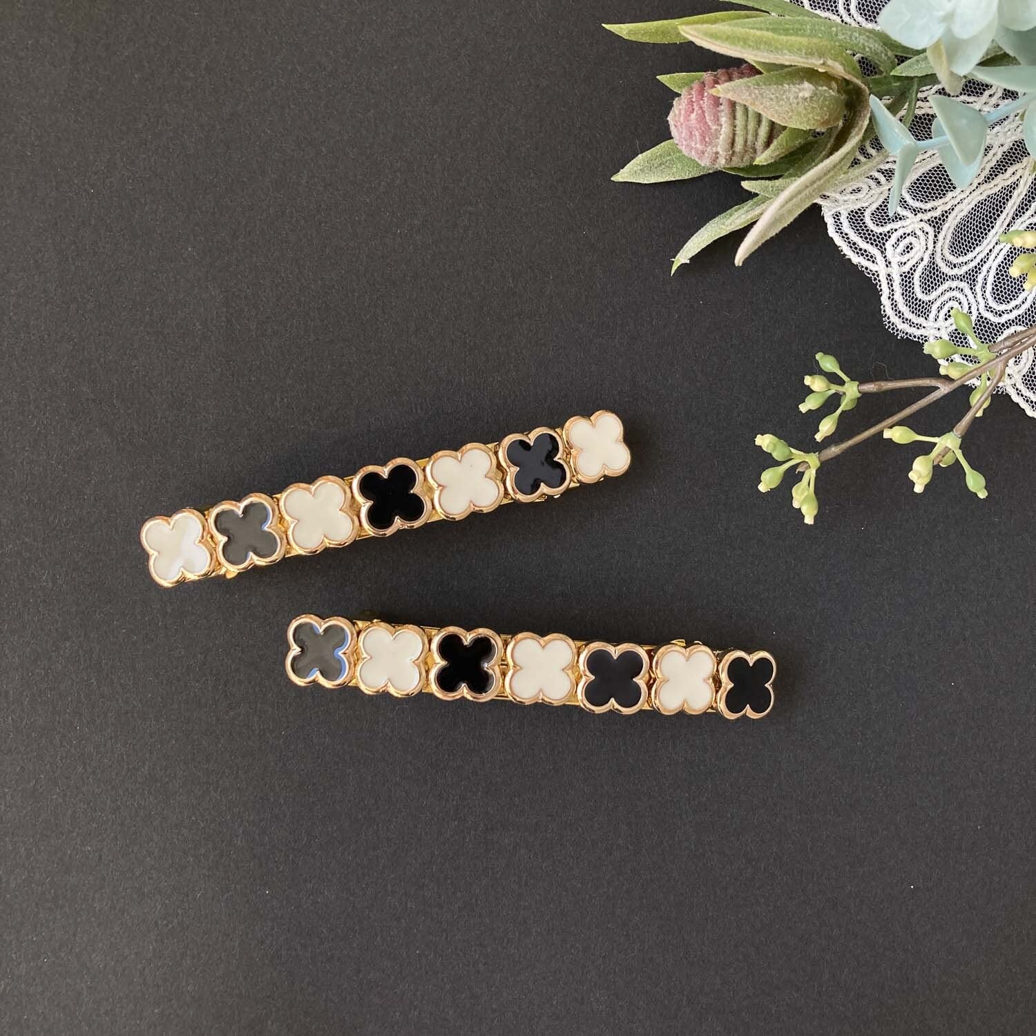 モノトーン四つ葉バレッタ