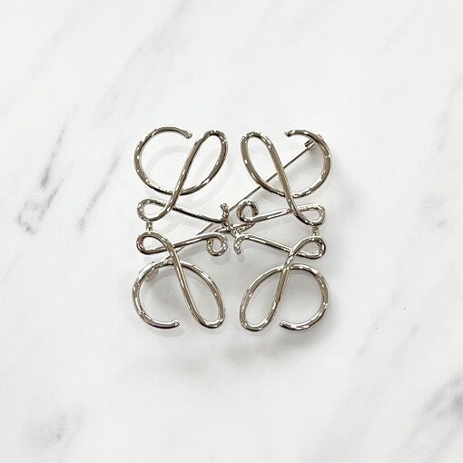 LOEWE ロエベ アナグラム ブローチ メタル