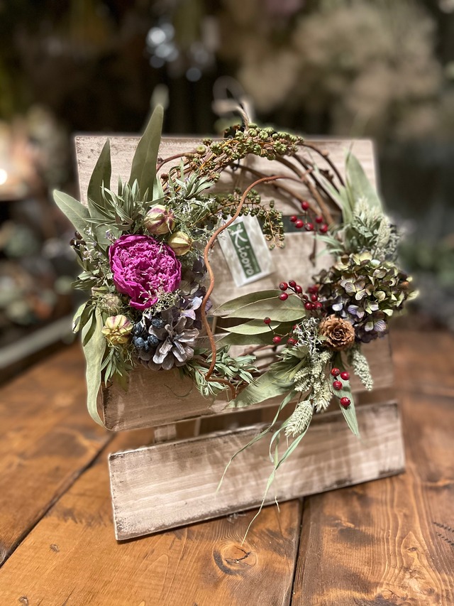 キウイヅルリース(シャクヤク、紫陽花、ユーカリ)