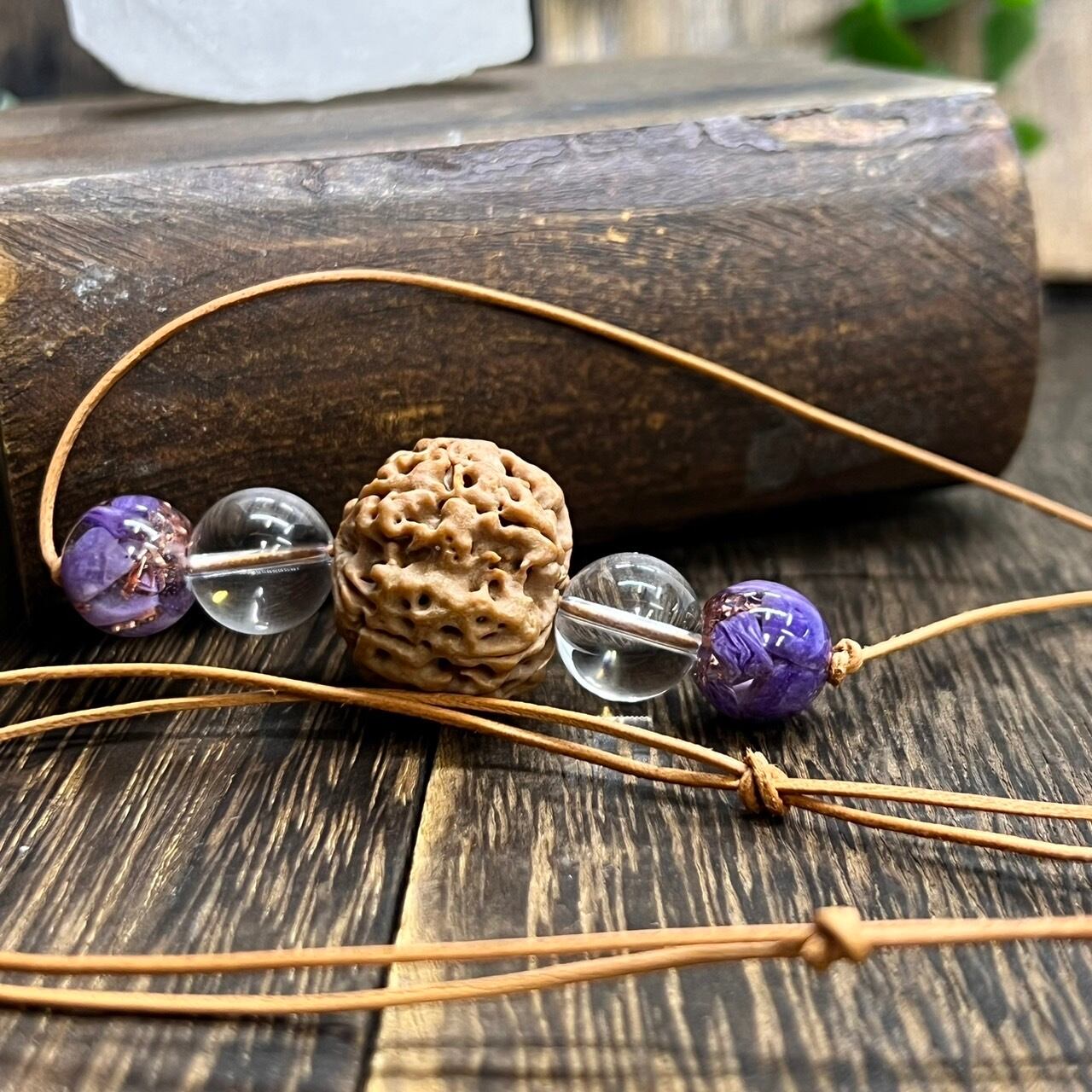 ルドラクシャ 革紐 ネックレス チャロアイトオルゴナイト 水晶 菩提樹