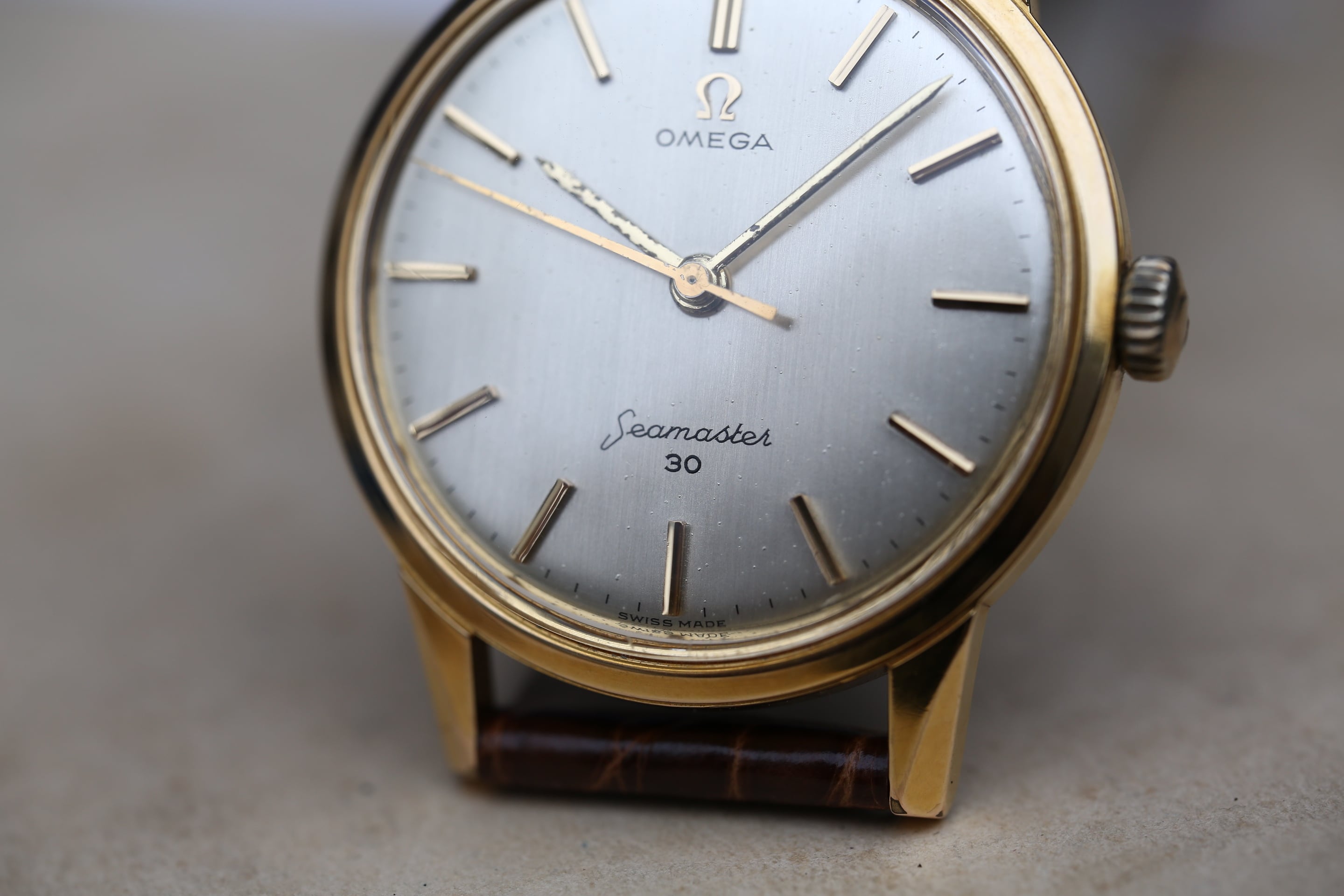 OMEGA】 1962年製 シーマスター30 ゴールド ヘアライン文字盤 手 OMEGA】 1962年製 シーマスター30 ゴールド ヘアライン文字盤 手