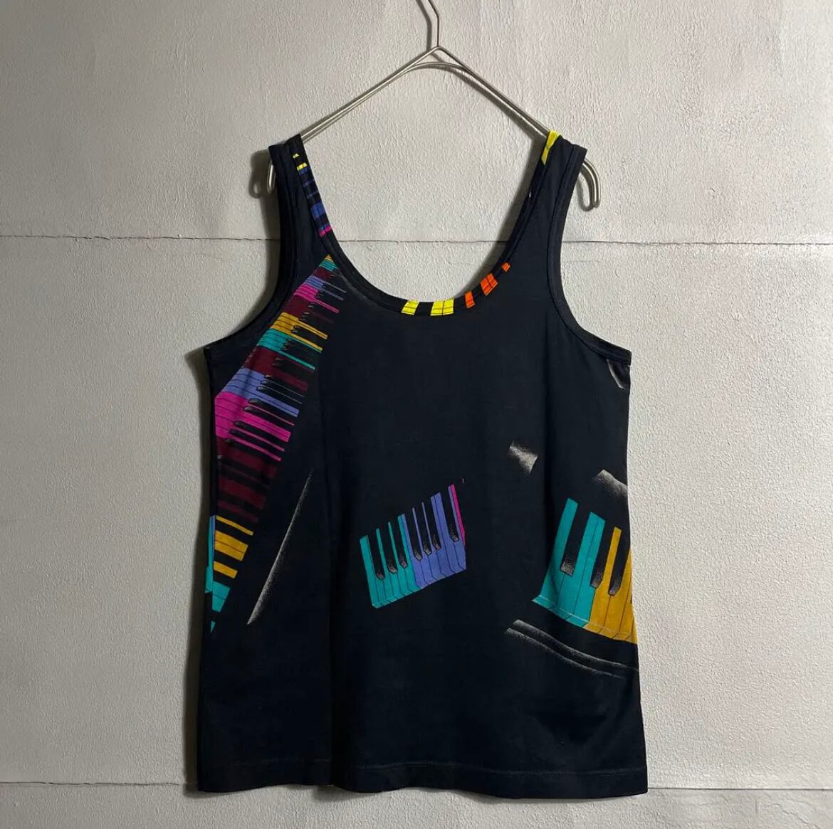 EURO 70s 80s タンクトップ ヴィンテージTシャツ 総柄 黒 D380