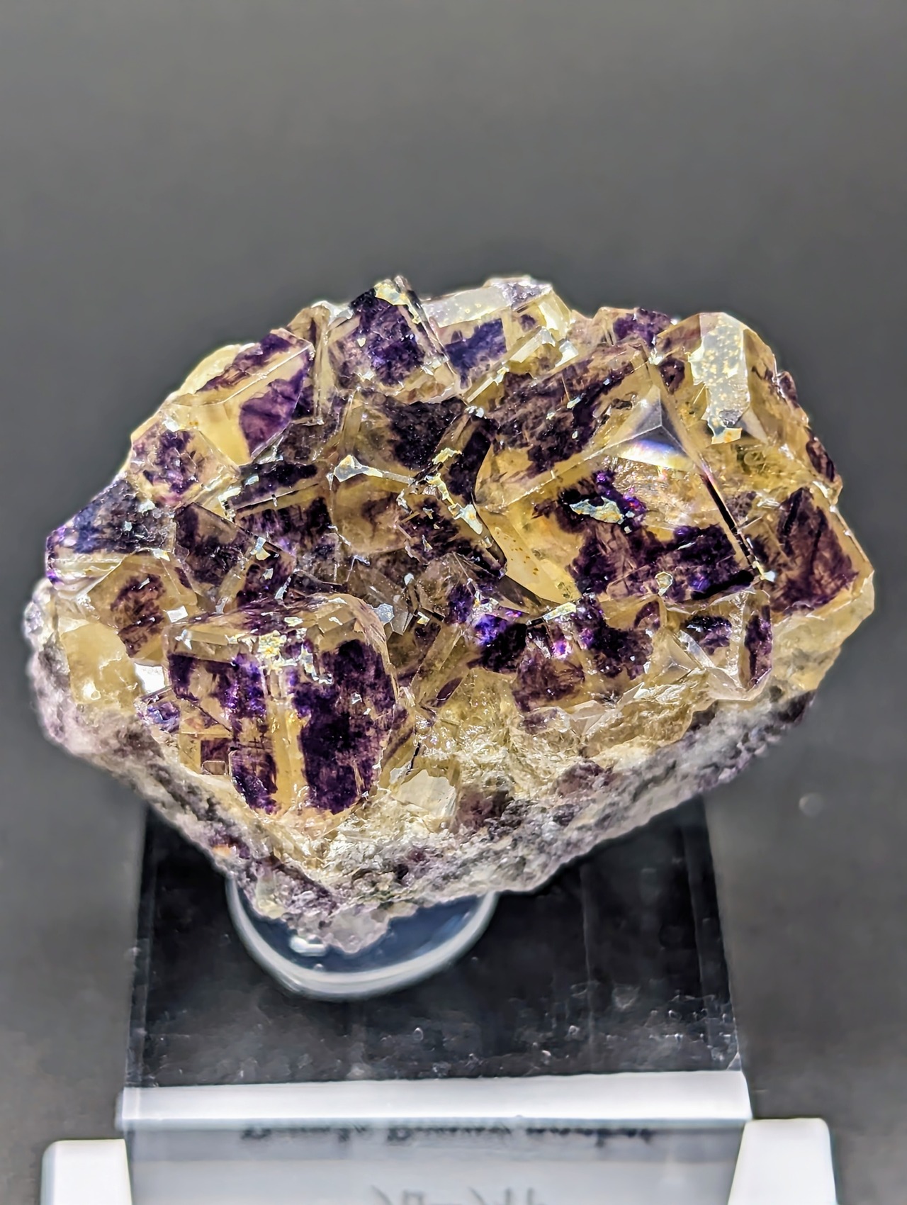 フローライト Purple Bunny Pocket, Okorusu Mine, Namibia R5-1233 