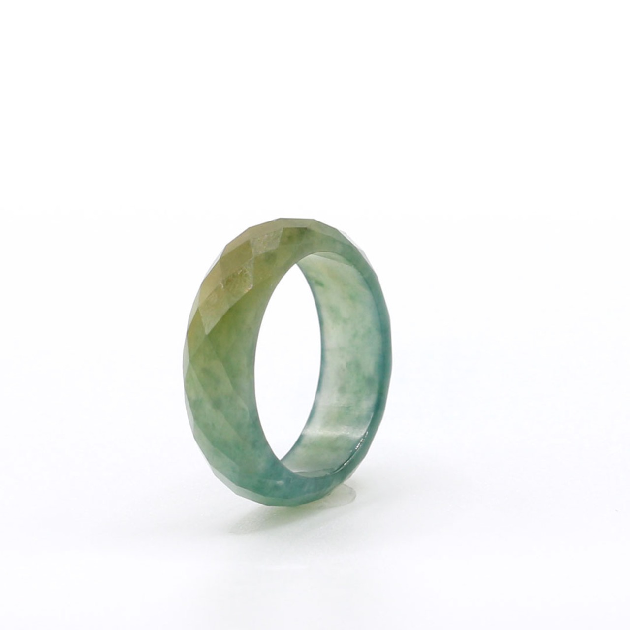 【16号】とろみ感はありつつ カットが施されているリング 緑翡翠 ファセットカットくりぬきリング A貨翡翠 jd_rg1115