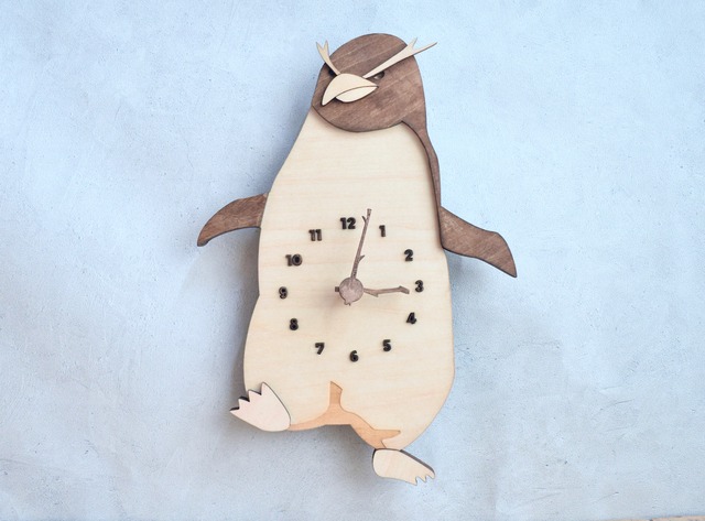 イワトビペンギンの時計 木製 掛け時計