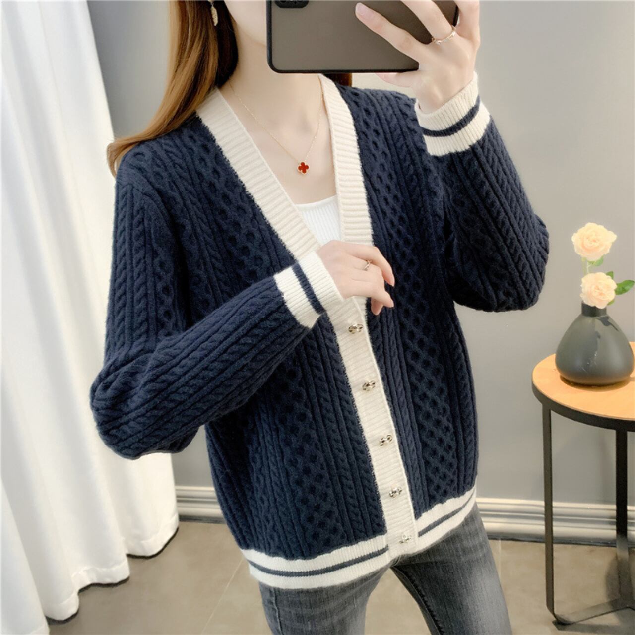 ツイストブルーニットのカーディガン 【LOT13】