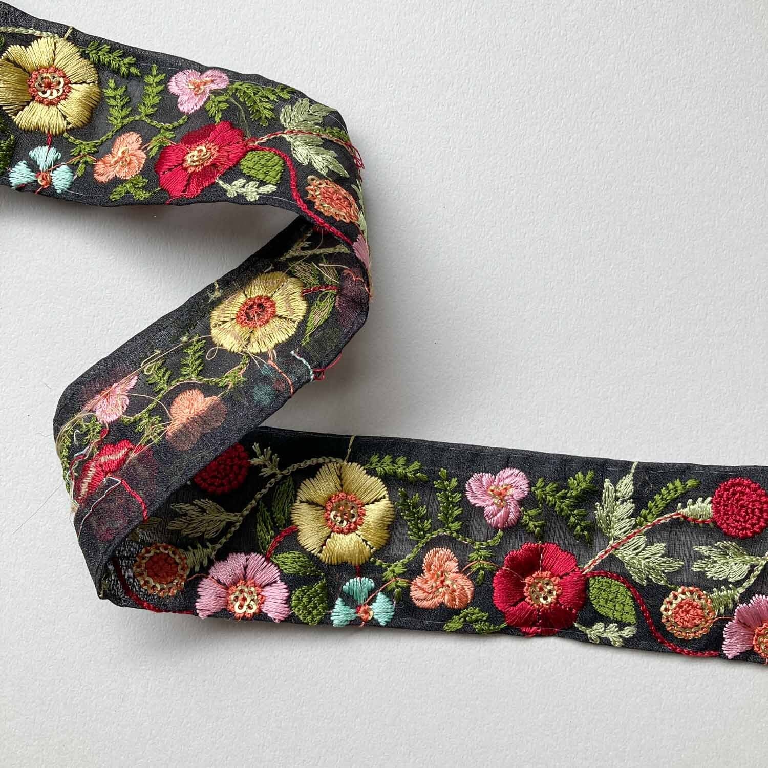 再入荷〉ハート花弁お花刺繍黒地オーガンジーリボン（50cm〜） | Dua