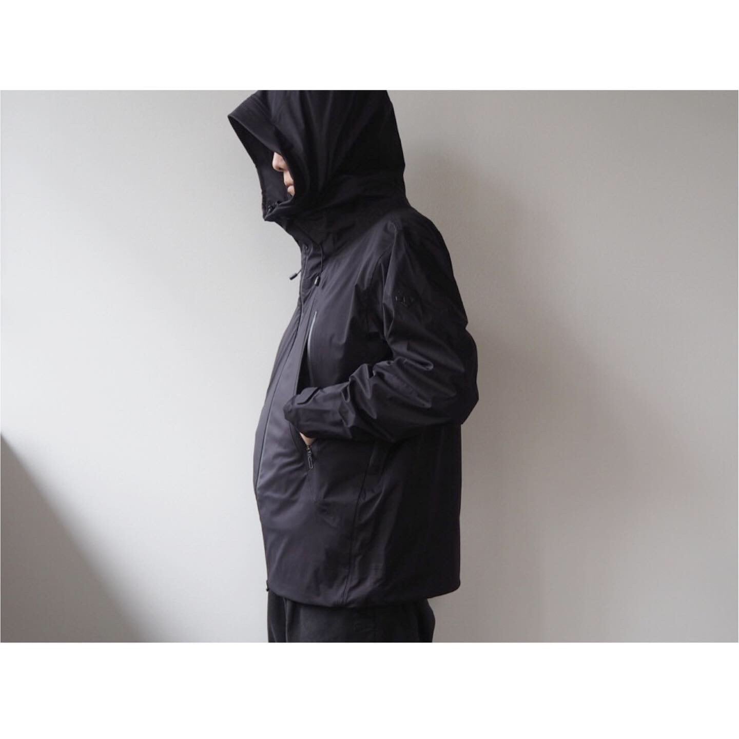 DESCENTE （デサント）HARD SHELL JACKET 'CREAS'