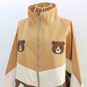 【壁を壊す。】「そのくま、かわいいですね」で繋がるくま刺繍 配色切替 マウンテンパーカー【細身も安心のゆるカワ】