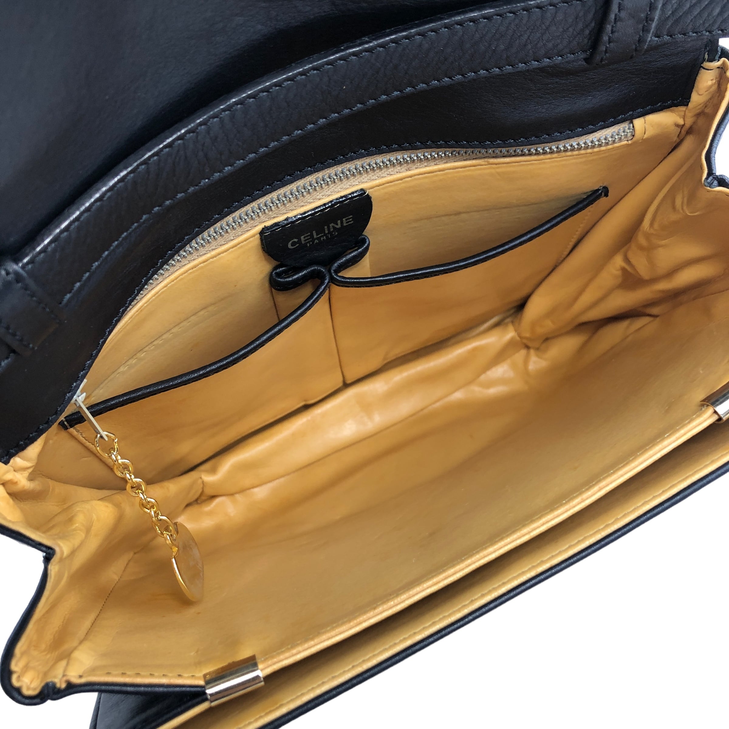CELINE セリーヌ ショルダーバッグ ブラック ロゴ レザー CELINE セリーヌ ショルダーバッグ ブラック ロゴ レザー