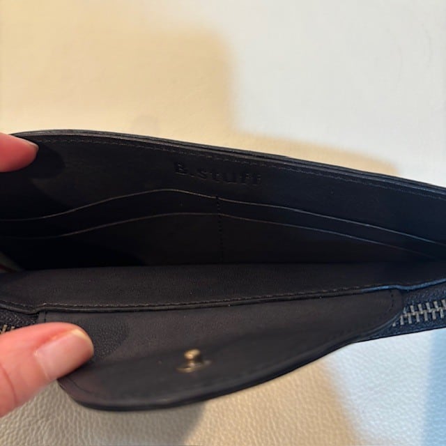 B.stuff　新色入荷！薄手の長財布(クロ)