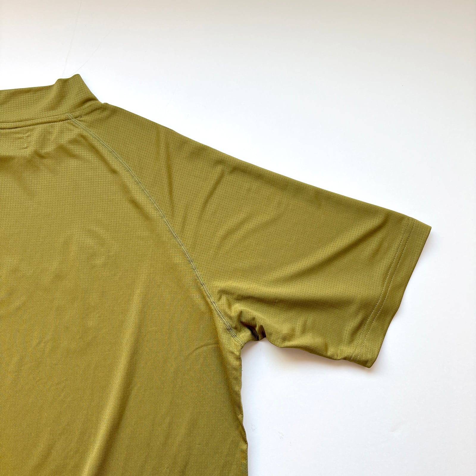 SUPER LIGHT LOGO PRINT MOCK NECK SHIRT -MUSTARD- | 8G SHOOT WEBSTORE