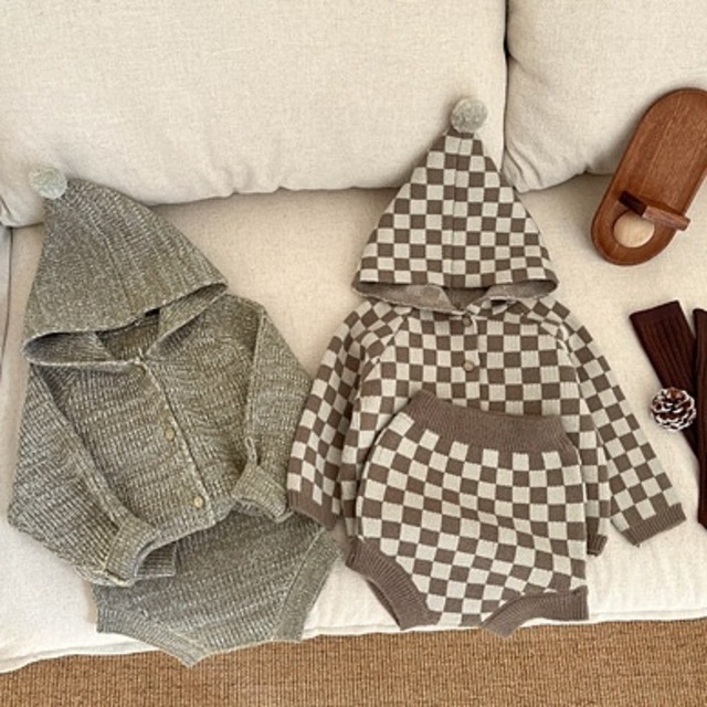,ベビー幼児男の子女の子フード付きニットセットアップ　カーディガン　ブルマパンツ　オリーブグリーン　チェック柄　かわいい秋冬服　lwa0128