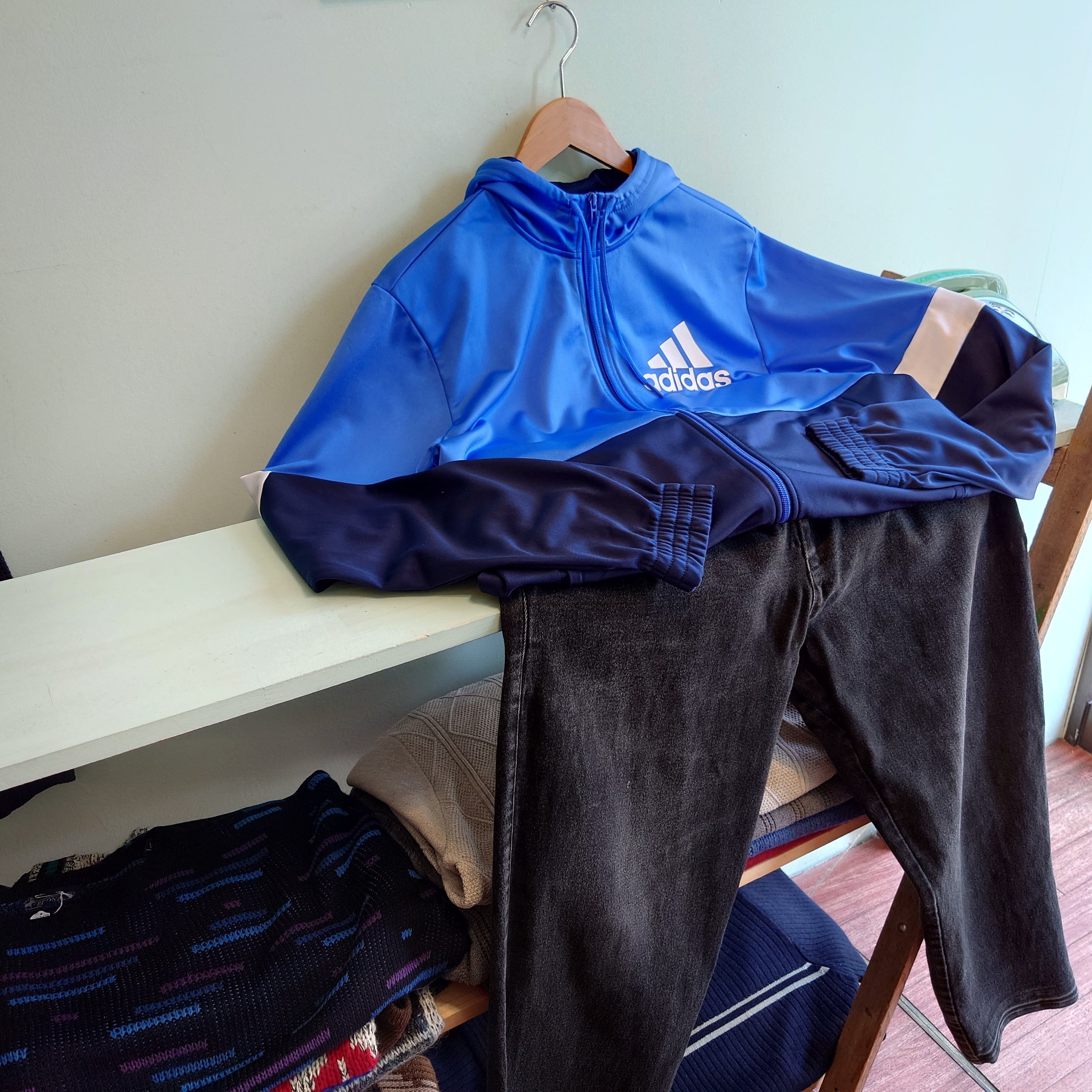 adidas トラックジャケット フード付きジャージ ジャージトップス
